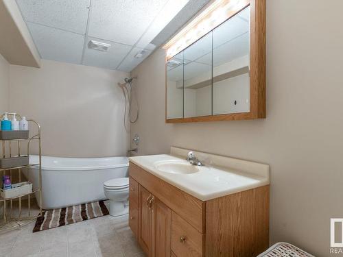 315 Ravine Villa(S), Leduc, AB - Indoor Photo Showing Bathroom