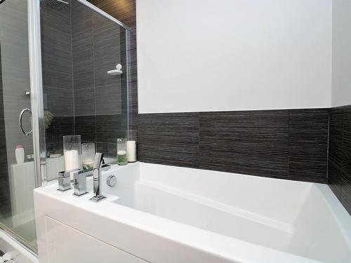 801 10238 103 Street, Edmonton, AB - Indoor Photo Showing Bathroom