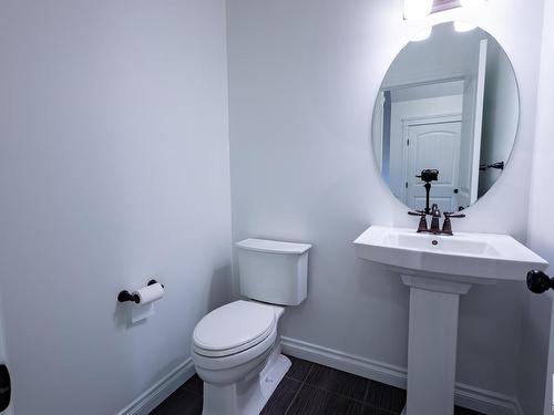 16808 40 Street, Edmonton, AB - Indoor Photo Showing Bathroom