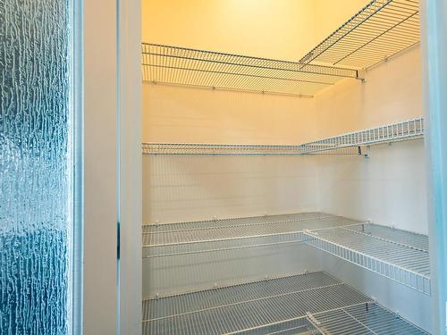 16808 40 Street, Edmonton, AB - Indoor With Storage