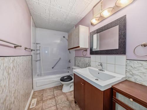 28 3111 142 Avenue, Edmonton, AB - Indoor Photo Showing Bathroom