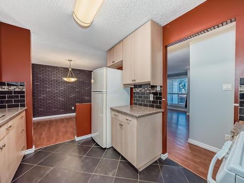 28 3111 142 Avenue, Edmonton, AB - Indoor Photo Showing Kitchen