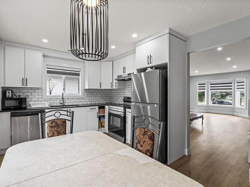 1508 48 Street, Edmonton, AB - Indoor Photo Showing Kitchen With Upgraded Kitchen