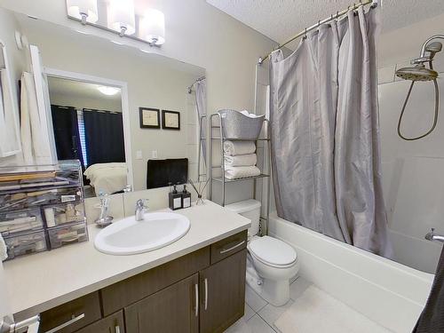 3124 Paisley Road, Edmonton, AB - Indoor Photo Showing Bathroom