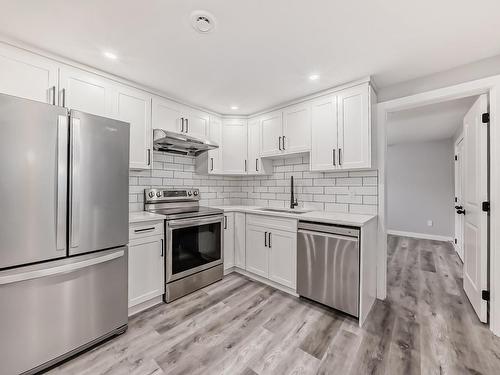 4324 73 Street, Edmonton, AB - Indoor Photo Showing Kitchen With Upgraded Kitchen