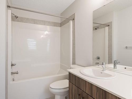 20115 26 Avenue, Edmonton, AB - Indoor Photo Showing Bathroom