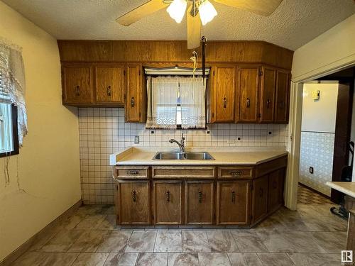 4501 52 Street, Two Hills, AB - Indoor Photo Showing Kitchen With Double Sink