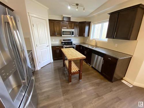 17 Sun Meadows Close, Stony Plain, AB - Indoor Photo Showing Kitchen With Double Sink