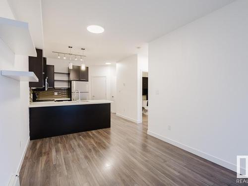 208 10418 81 Avenue, Edmonton, AB - Indoor Photo Showing Kitchen