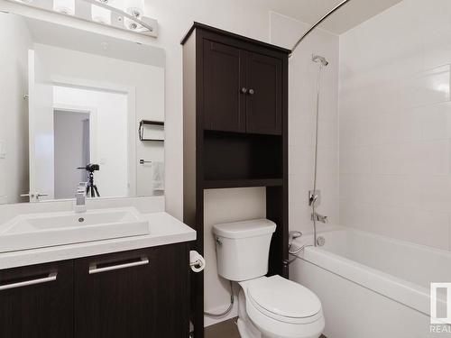 208 10418 81 Avenue, Edmonton, AB - Indoor Photo Showing Bathroom