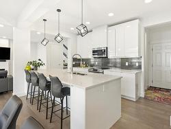 6054 KING LD SW  Edmonton, AB T6W 4K5