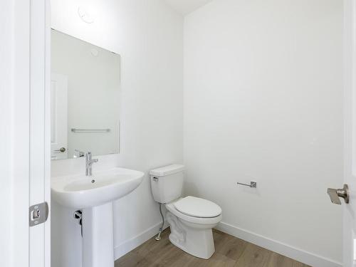 32 Hunter Place, Spruce Grove, AB - Indoor Photo Showing Bathroom