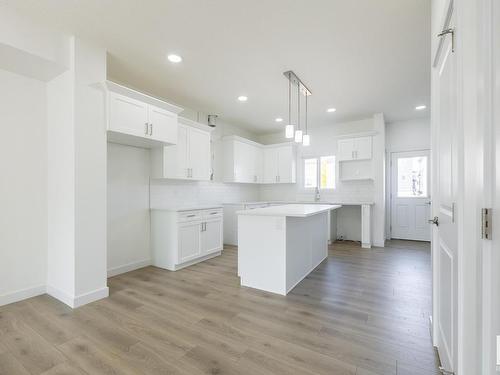 32 Hunter Place, Spruce Grove, AB - Indoor Photo Showing Kitchen