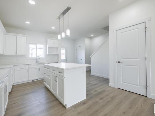 32 Hunter Place, Spruce Grove, AB - Indoor Photo Showing Kitchen