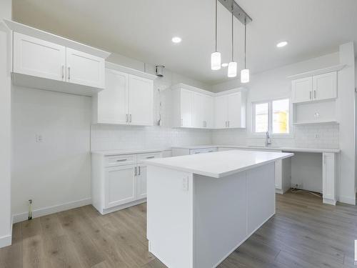 32 Hunter Place, Spruce Grove, AB - Indoor Photo Showing Kitchen