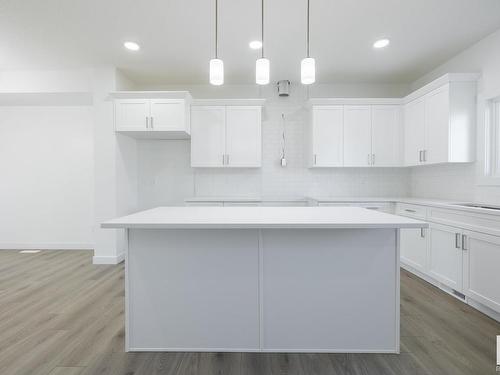 32 Hunter Place, Spruce Grove, AB - Indoor Photo Showing Kitchen