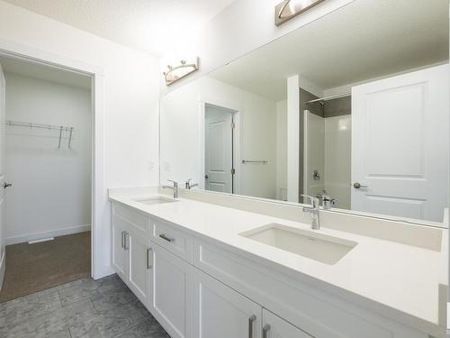 32 Hunter Place, Spruce Grove, AB - Indoor Photo Showing Bathroom