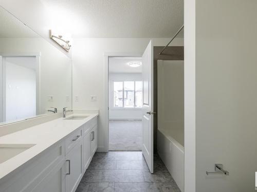 32 Hunter Place, Spruce Grove, AB - Indoor Photo Showing Bathroom