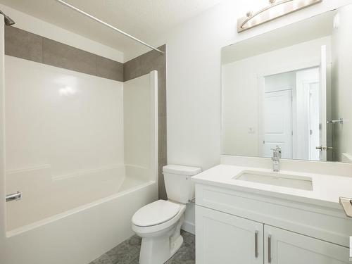 32 Hunter Place, Spruce Grove, AB - Indoor Photo Showing Bathroom