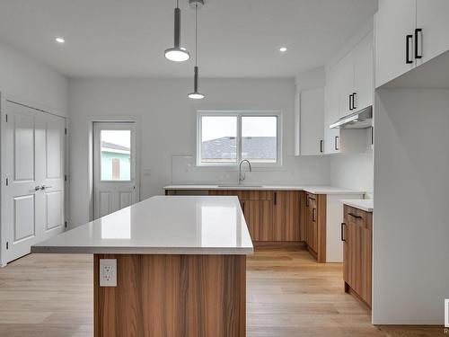 130 Castilian Boulevard, Sherwood Park, AB - Indoor Photo Showing Kitchen