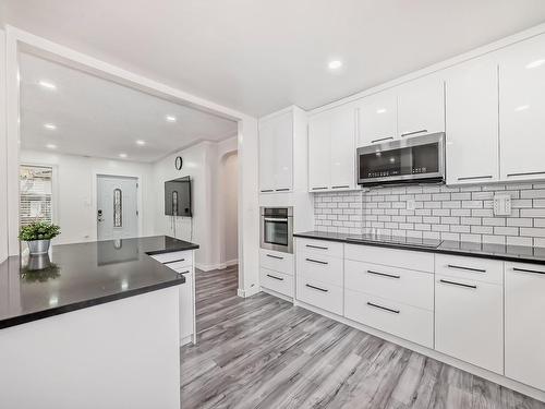 12835 122 Street, Edmonton, AB - Indoor Photo Showing Kitchen With Upgraded Kitchen