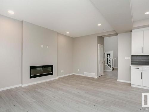 674 Kinglet Boulevard, Edmonton, AB - Indoor Photo Showing Living Room With Fireplace