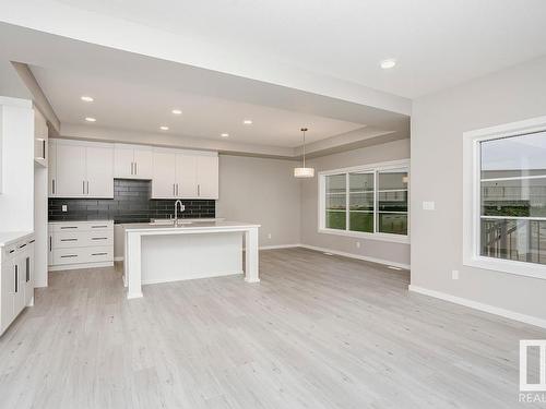 674 Kinglet Boulevard, Edmonton, AB - Indoor Photo Showing Kitchen With Upgraded Kitchen