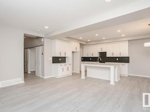 674 Kinglet Boulevard, Edmonton, AB - Indoor Photo Showing Kitchen