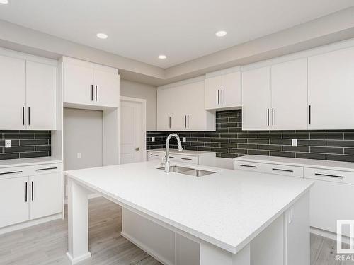 674 Kinglet Boulevard, Edmonton, AB - Indoor Photo Showing Kitchen With Double Sink With Upgraded Kitchen