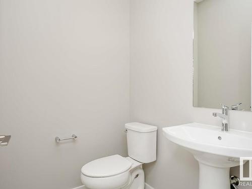 674 Kinglet Boulevard, Edmonton, AB - Indoor Photo Showing Bathroom