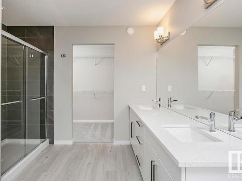 674 Kinglet Boulevard, Edmonton, AB - Indoor Photo Showing Bathroom