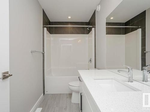 674 Kinglet Boulevard, Edmonton, AB - Indoor Photo Showing Bathroom