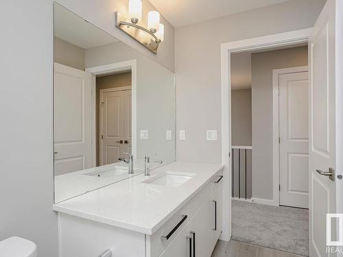 674 Kinglet Boulevard, Edmonton, AB - Indoor Photo Showing Bathroom