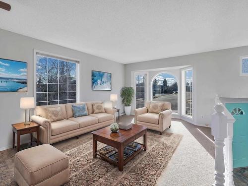 11604 12 Avenue, Edmonton, AB - Indoor Photo Showing Living Room