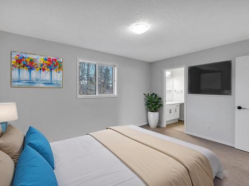 11604 12 Avenue, Edmonton, AB - Indoor Photo Showing Bedroom