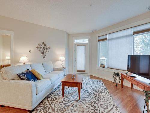 114 511 Queen Street, Spruce Grove, AB - Indoor Photo Showing Living Room