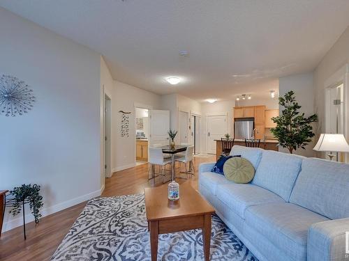 114 511 Queen Street, Spruce Grove, AB - Indoor Photo Showing Living Room