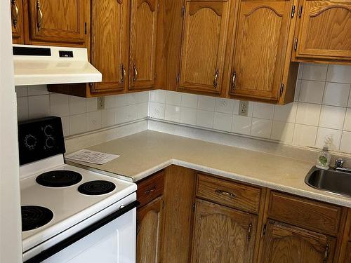 608 10145 109 Street, Edmonton, AB - Indoor Photo Showing Kitchen