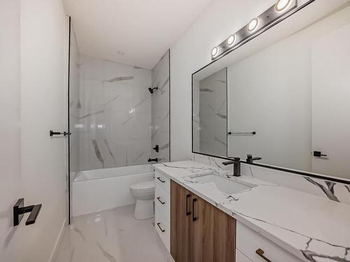 2756 1 Avenue, Edmonton, AB - Indoor Photo Showing Bathroom