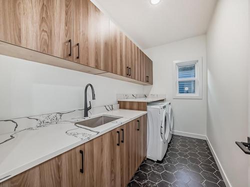 2756 1 Avenue, Edmonton, AB - Indoor Photo Showing Laundry Room