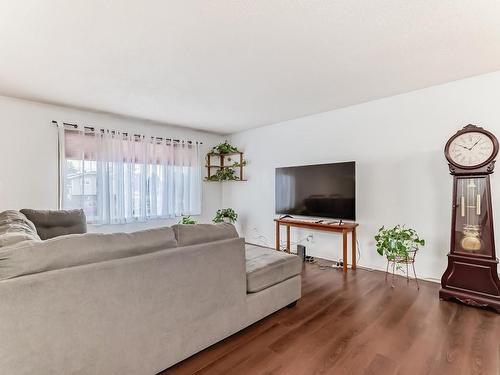 3561 53 Street, Wetaskiwin, AB - Indoor Photo Showing Living Room