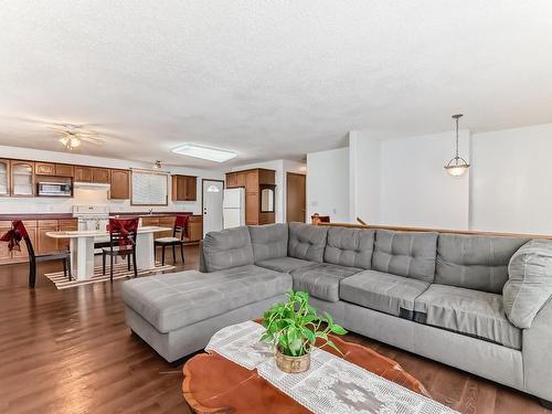 3561 53 Street, Wetaskiwin, AB - Indoor Photo Showing Living Room