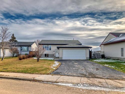 3561 53 Street, Wetaskiwin, AB - Outdoor