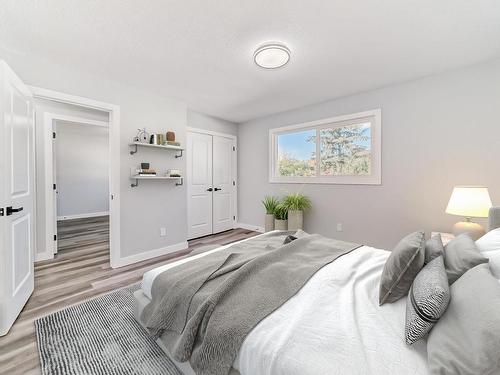 6048 37 Avenue Nw, Edmonton, AB - Indoor Photo Showing Bedroom