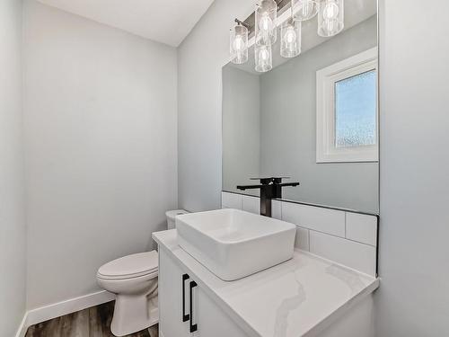 6048 37 Avenue Nw, Edmonton, AB - Indoor Photo Showing Bathroom