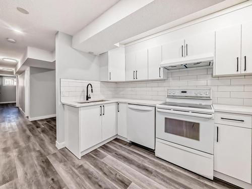 6048 37 Avenue Nw, Edmonton, AB - Indoor Photo Showing Kitchen