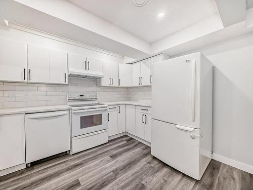 6048 37 Avenue Nw, Edmonton, AB - Indoor Photo Showing Kitchen