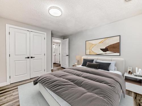 6048 37 Avenue Nw, Edmonton, AB - Indoor Photo Showing Bedroom