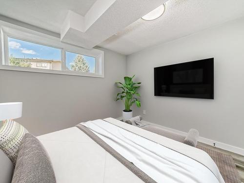 6048 37 Avenue Nw, Edmonton, AB - Indoor Photo Showing Bedroom