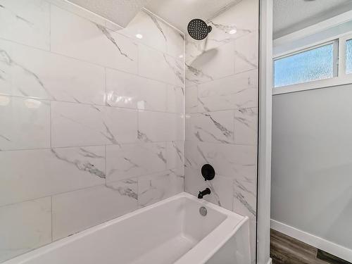 6048 37 Avenue Nw, Edmonton, AB - Indoor Photo Showing Bathroom